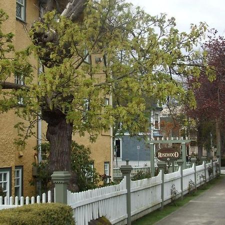 Rosewood Inn Victoria Bagian luar foto