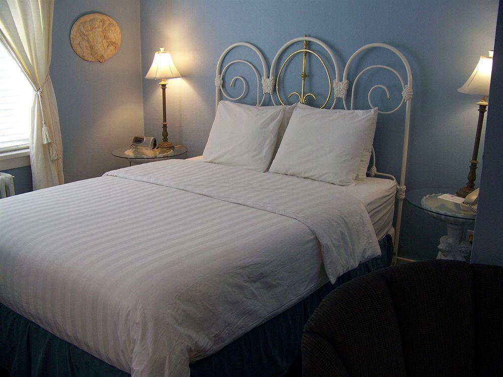 Rosewood Inn Victoria Bagian luar foto