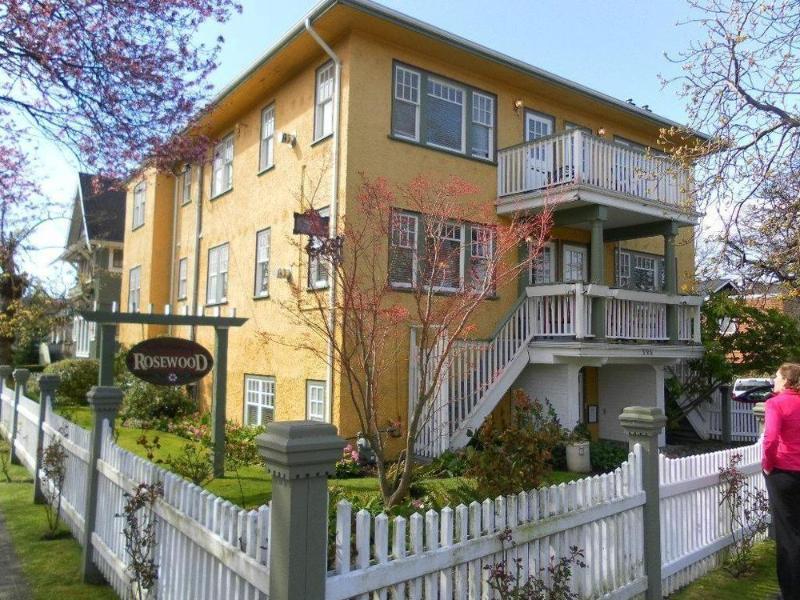 Rosewood Inn Victoria Bagian luar foto