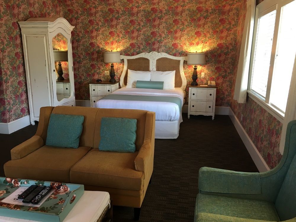 Rosewood Inn Victoria Bagian luar foto